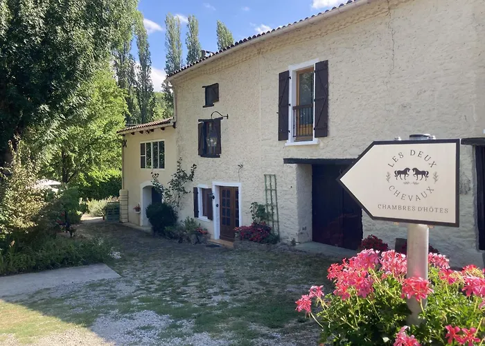Les Deux Chevaux Chambres D'Hotes